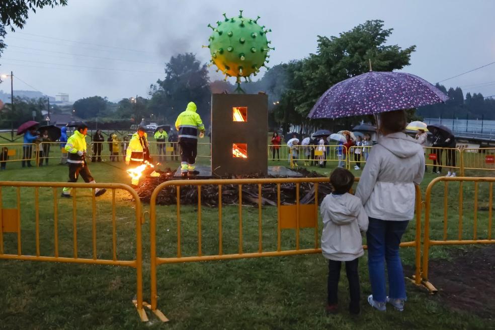 El fuego reta a la lluvia en San Juan