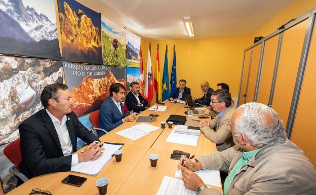 Asturias, Cantabria y Castilla y León culpan a Ribera de «dar la puntilla» al medio rural
