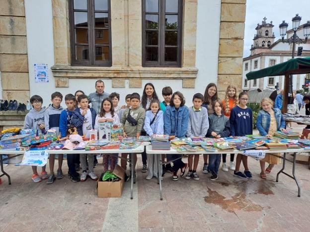 Mercadillo solidario en Cangas de Onís a beneficio de la Fundación Pequeño Deseo