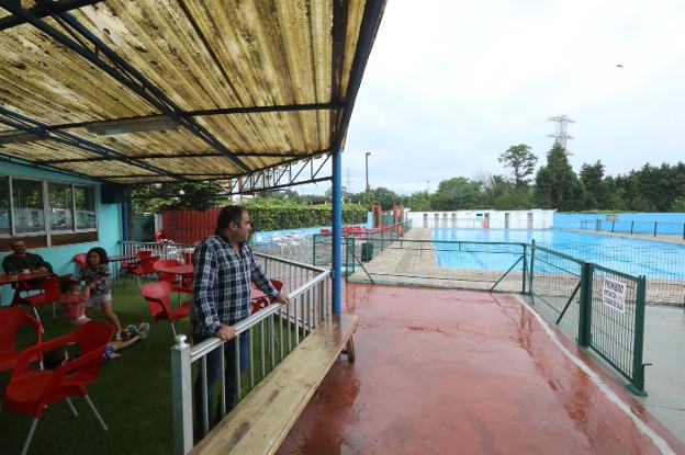 Un empresario gijonés reabre las piscinas de Trasona dos años después de su cierre