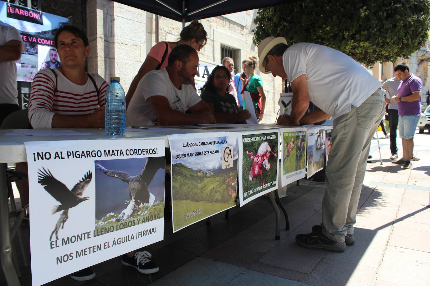 200 ganaderos claman contra la protección del lobo: «Es una persecución al sector»