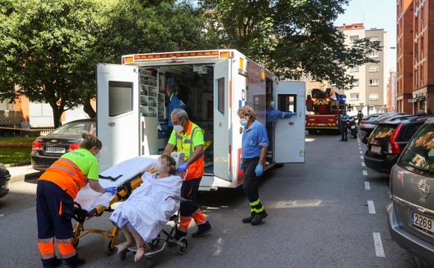 Herida al incendiarse su cocina en Gijón