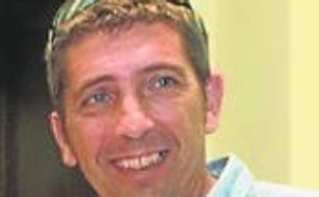 Monchu Cerra toma posesión como concejal en Ribadesella