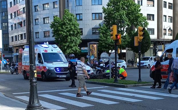 Herido un hombre de 67 años al ser atropellado por una moto en Gijón