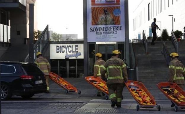 Tres muertos y varios heridos en el tiroteo en un centro comercial de Copenhague