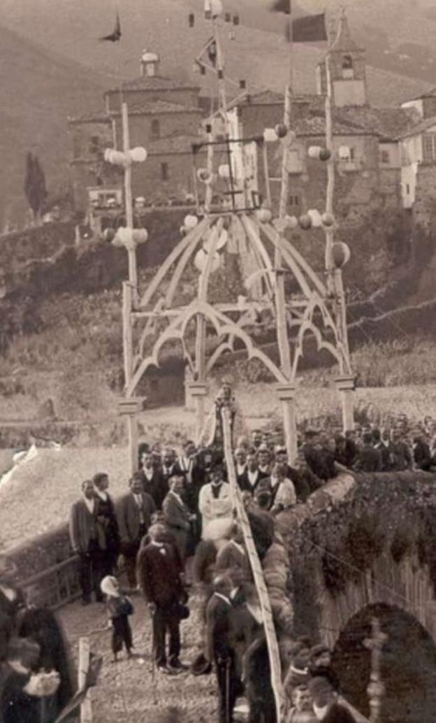 Cangas del Narcea recupera 'La Farola' original para arropar a su Virgen