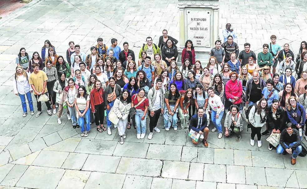 «Vienen a Asturias porque es la cuna del castellano»