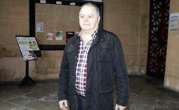 Condenan a cuatro años y nueve meses de cárcel al exalcalde de Ponga por prevaricación y malversación