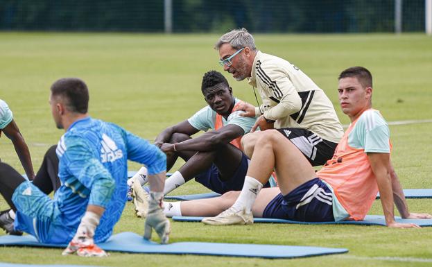 Real Oviedo | El Oviedo de Bolo echa andar arropado por la afición