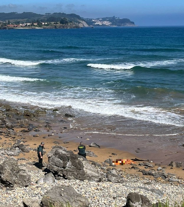 Encuentran a un submarinista gijonés muerto en una playa de Caravia