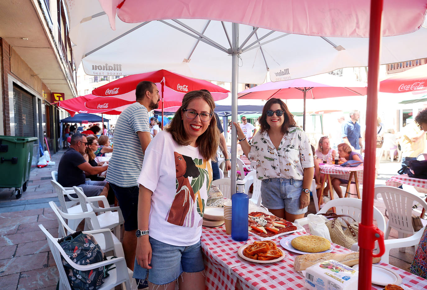 Grado, con la comida en la calle para disfrutar de la fiesta