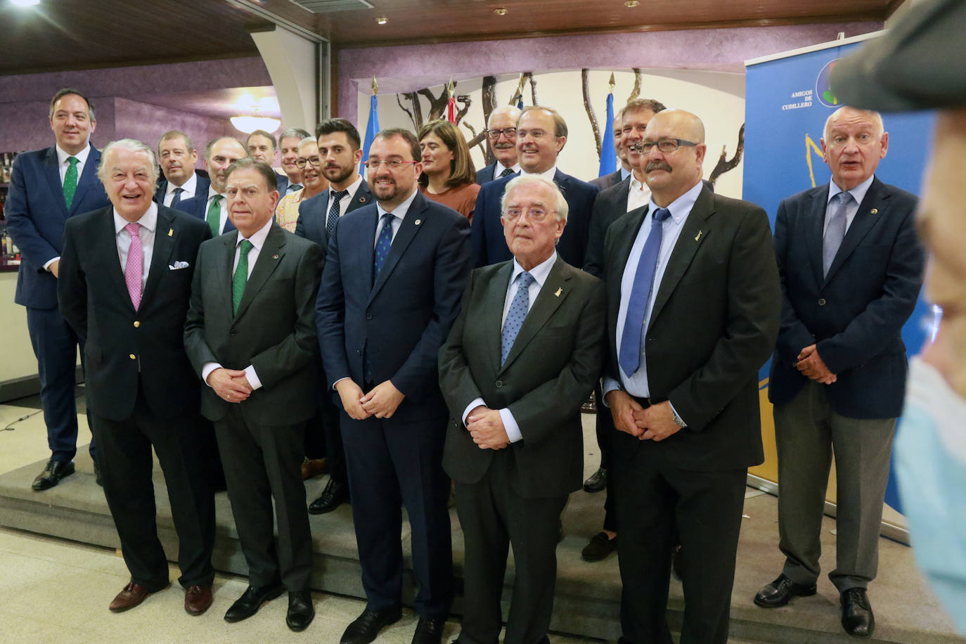 Amigos de Cudillero entrega los premios Amuravela de Oro