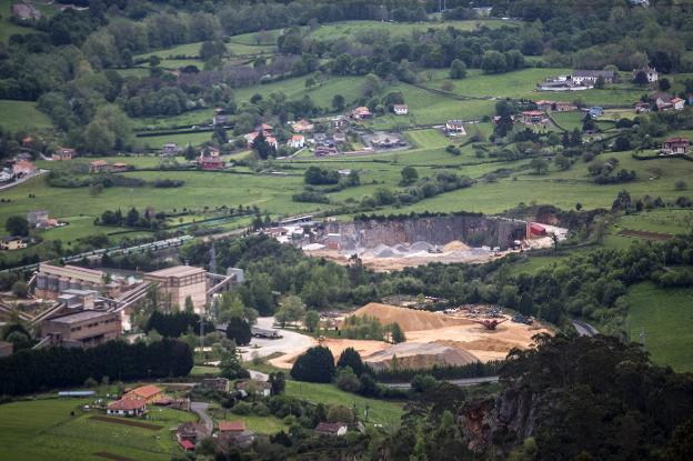 Las canteras del municipio extraen áridos como para llenar el Carlos Tartiere 13 veces en un año