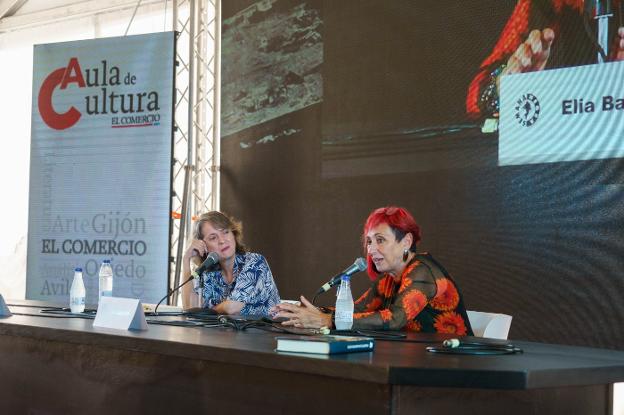 «Hay hombres que para vender más usan seudónimo femenino»