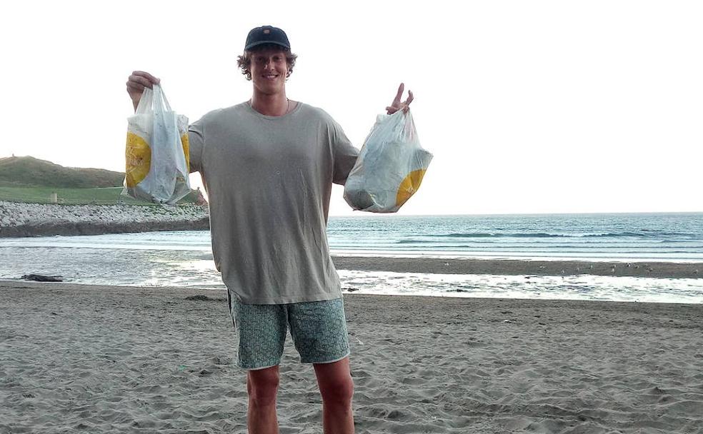 Un teutón al rescate de la playa de Salinas