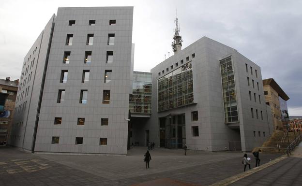 Los acusados de tener una plantación de más de 1.300 plantas de marihuana no entrarán en prisión