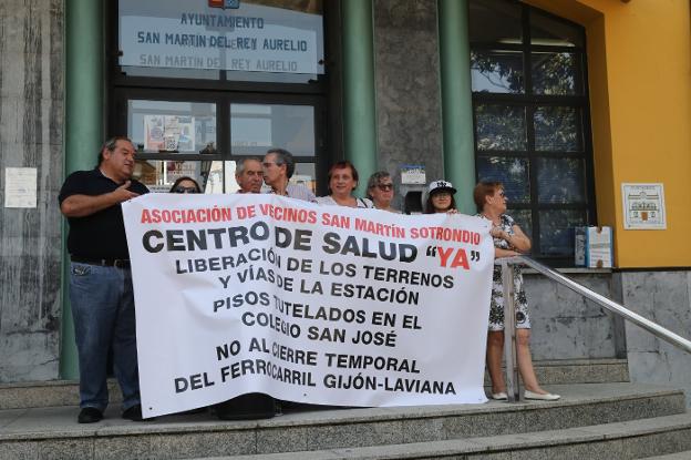 «No toleraremos más retrasos en el centro de salud de Sotrondio»