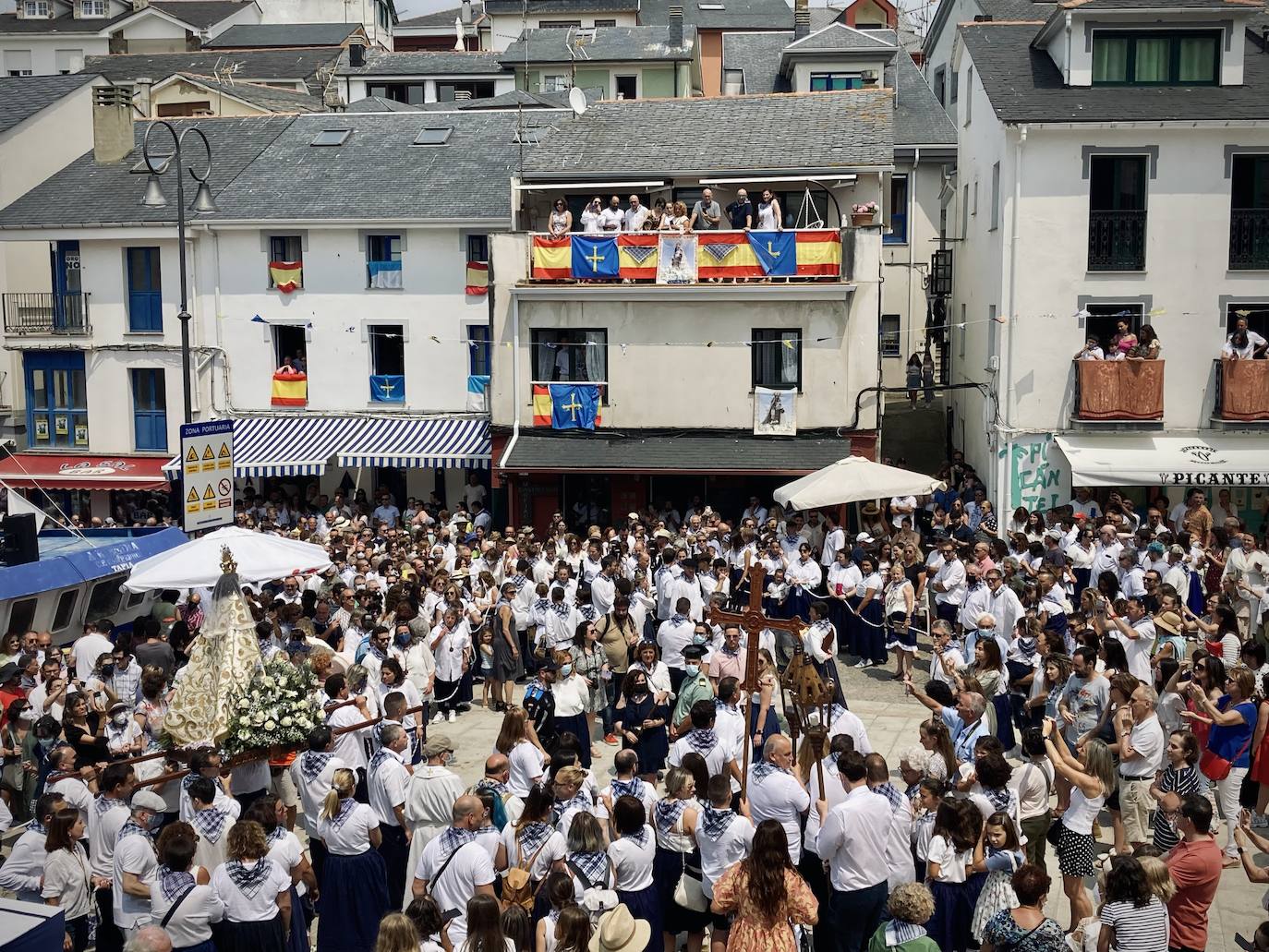 Tapia rebosa devoción en El Carmen