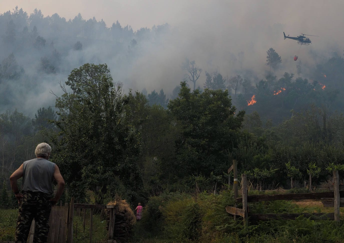 Los incendios calcinan miles de hectáreas y obligan a evacuar a los vecinos