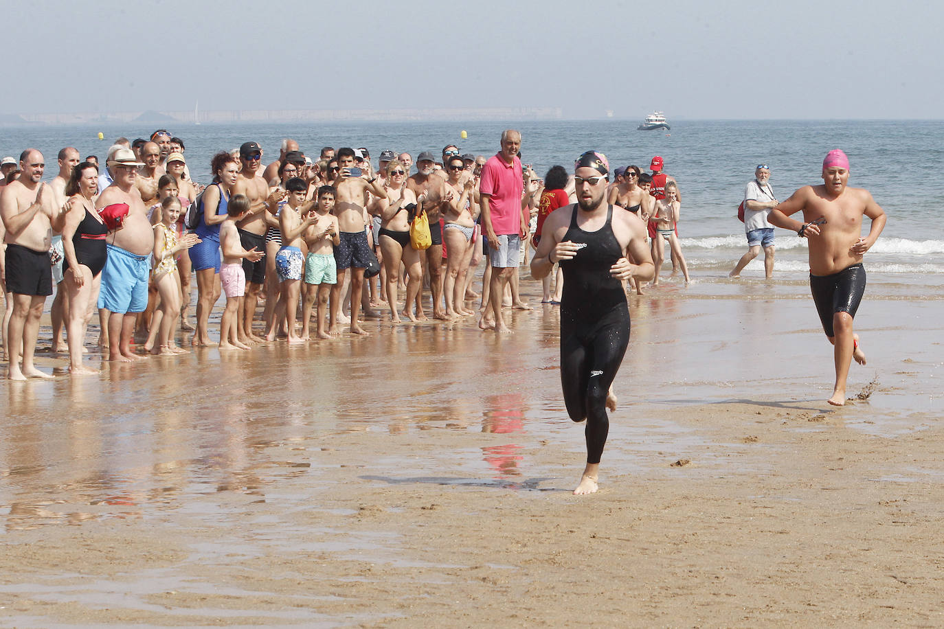 Kimbo Vallejo y Amor Mahamud ganan la VI Travesía Playas de Gijón