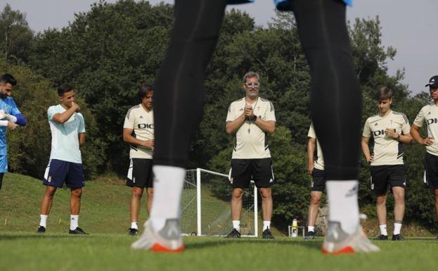 Costas, Jorge Mier y Jirka, bajas en la vuelta al trabajo del Oviedo