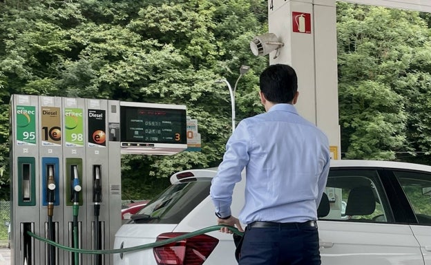 El precio de los combustibles da un respiro en Asturias al bajar más de un 7% en un mes