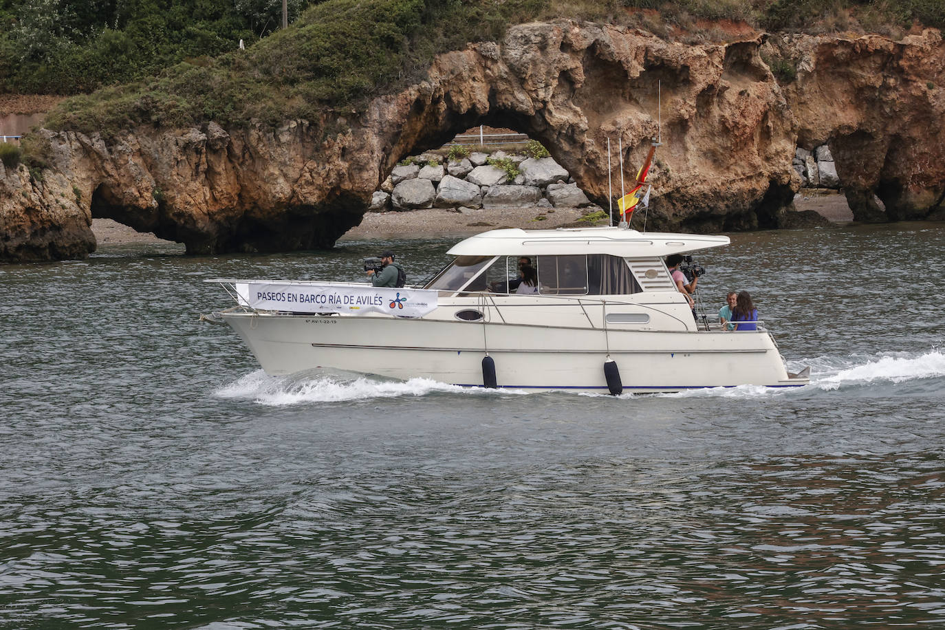 Un viaje náutico por la ría de Avilés