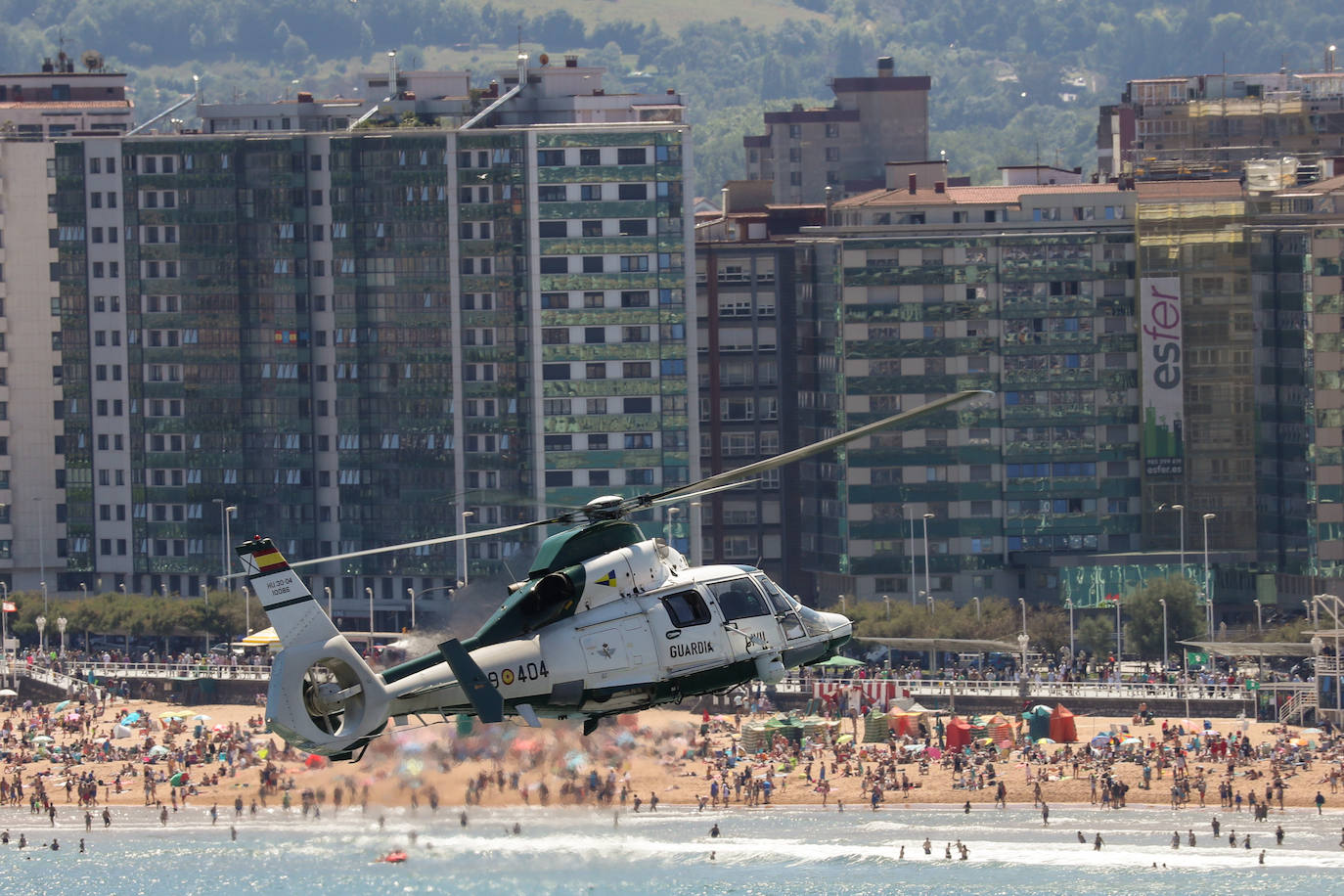 Gijón disfruta de los preparativos del Festival Aéreo