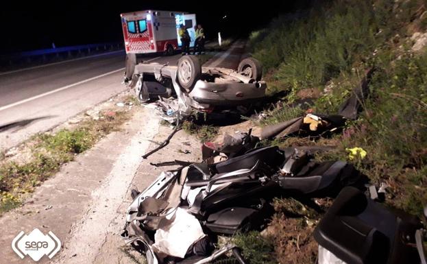 Herido grave un hombre de 34 años tras volcar con su coche en la A-8 a la altura de El Franco