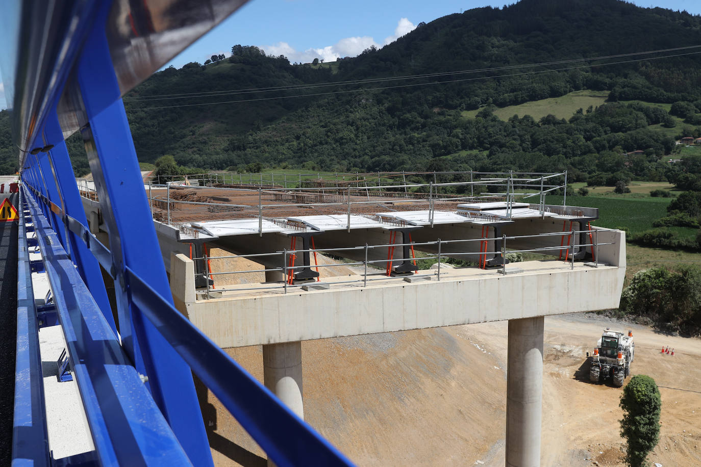 Reabre al tráfico el puente de La Barrosa, en Salas, casi un año después
