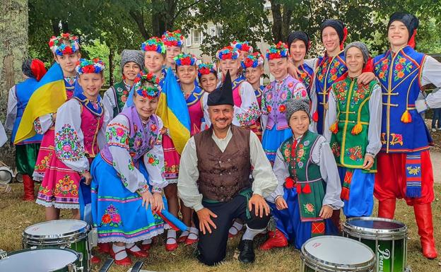 Emotivo abrazo de los músicos naviegos y sus colegas ucranianos