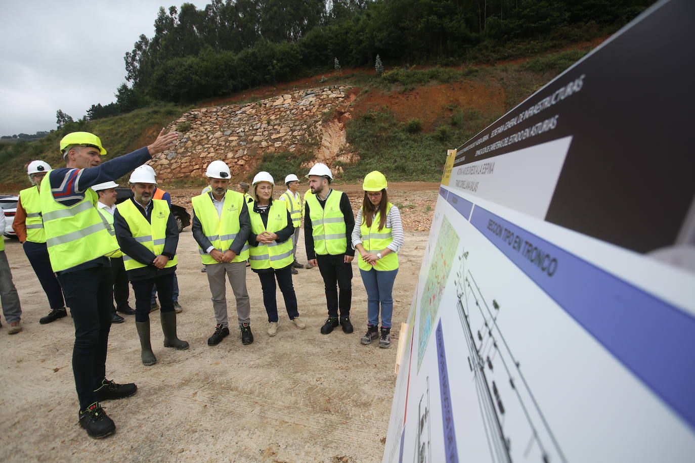 El argayo en la ladera de Casazorrina condiciona el final del tramo Salas-Cornellana de la A-63