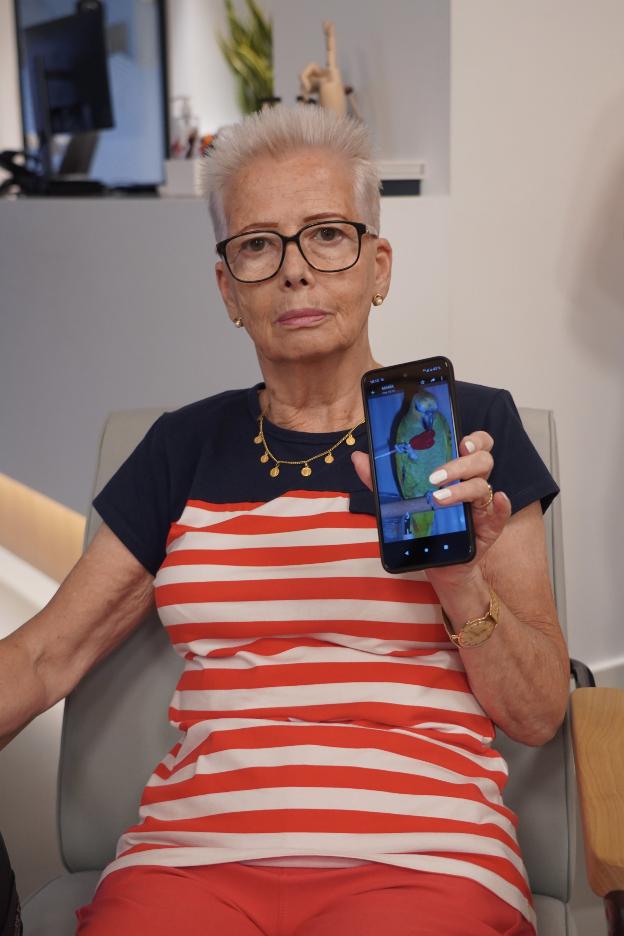 «Llevo diez días en un sinvivir por no saber dónde está mi loro 'Félix'»