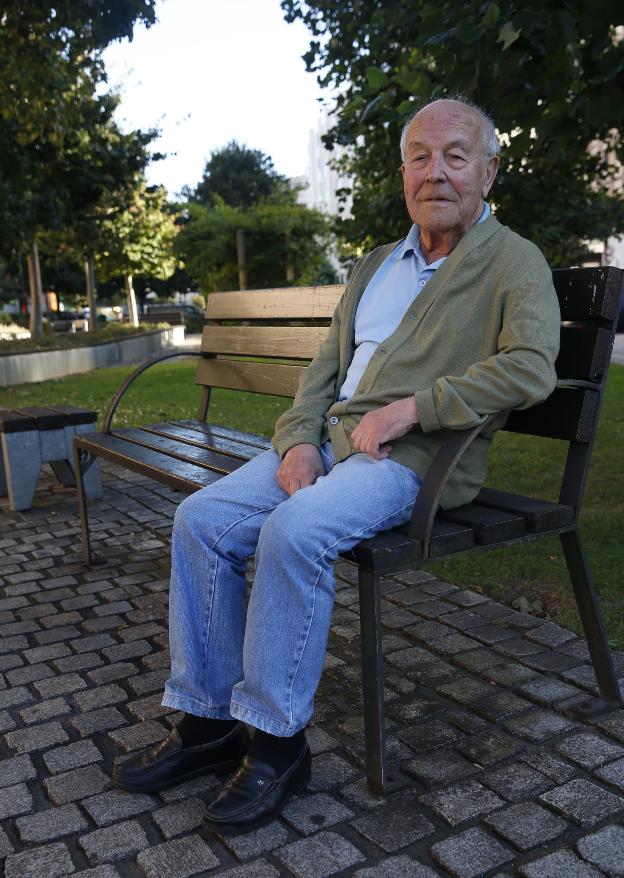 Fallece Cándido Viñas, el cura obrero que se volcó con el barrio de Tremañes