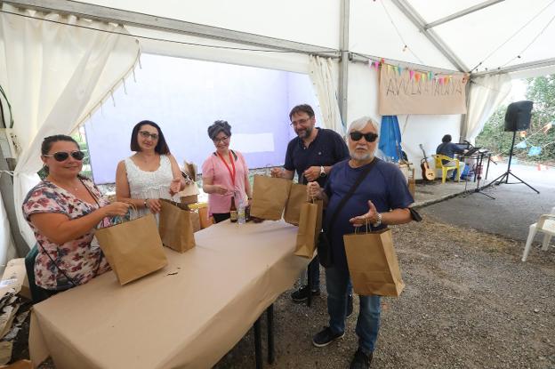 San Cristóbal homenajea a los 17 miembros de su primera junta vecinal del año 1979