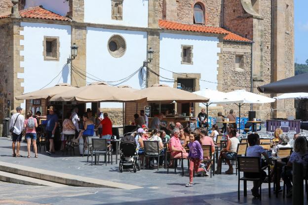 Los hosteleros de 'Sabores' apuestan por más música y más casetas en las plazas