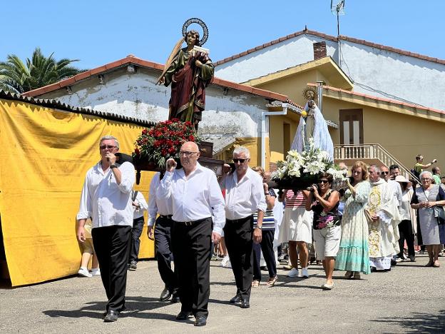 El Carbayu estrena su himno