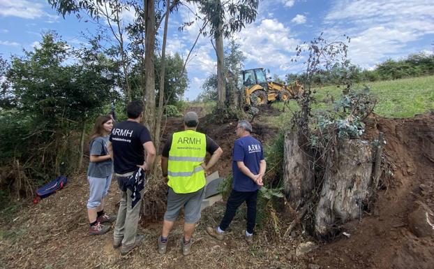 Comienzan las excavaciones de La Garba, en Grado: «Esperamos poder identificar los restos y entregarlos a sus familiares»