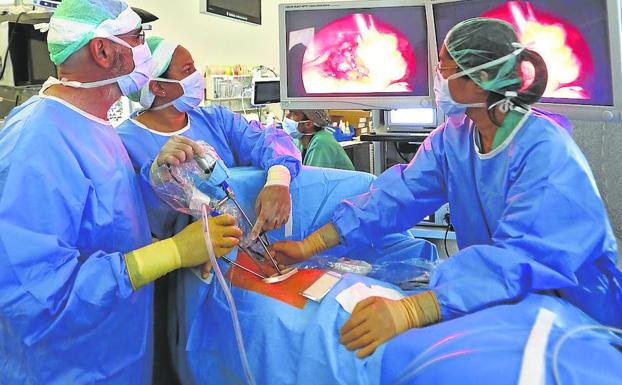 Los hospitales asturianos necesitan anestesistas con urgencia para cubrir su actividad quirúrgica