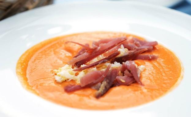 Recetas originales de gazpacho y salmorejo: las refrescantes propuestas de Karlos Arguiñano