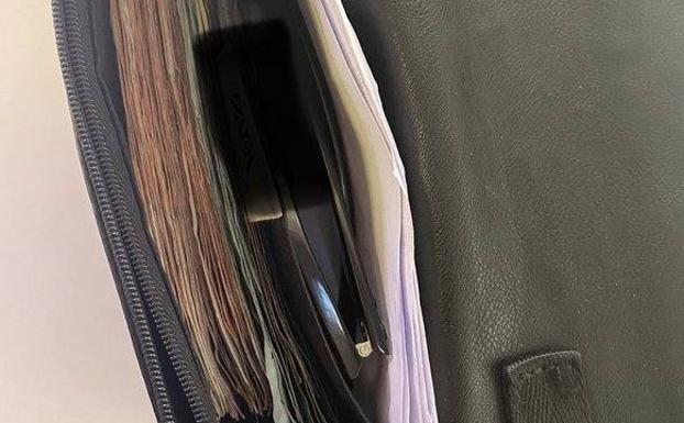 Un vecino de Gijón entrega a la Policía una cartera con 5.000 euros