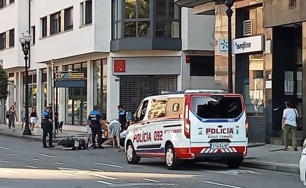 Herido un motorista al chocar contra otra moto en Gijón