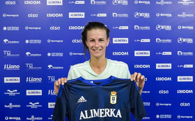 El Real Oviedo suma polivalencia ofensiva con María Siegrist