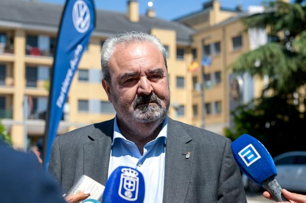 Real Oviedo | Paredes: «Aún no sabemos si se va a cubrir el total de la ampliación»