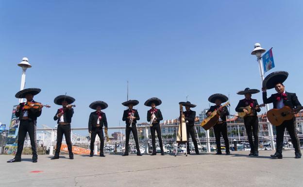 Los mariachis animan la Semana Grande de Gijón