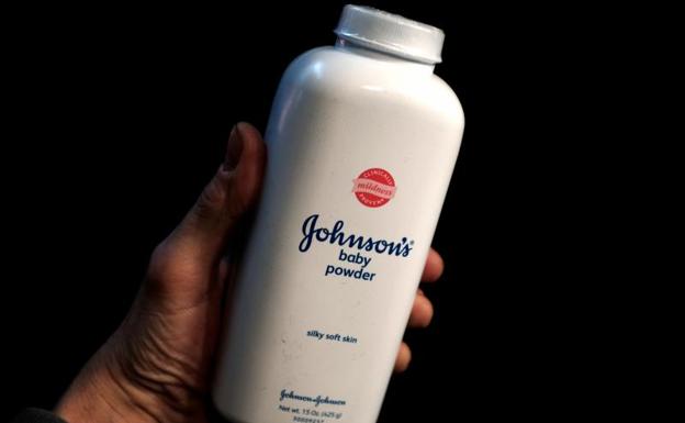 Johnson & Johnson retira del mercado mundial su polvo de talco