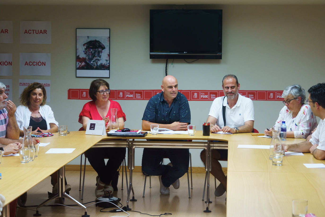 Los socialistas gijoneses abordaron los datos de las encuestas