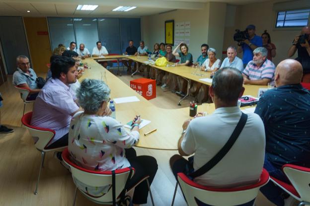 El PSOE de Gijón, frente a Adrián Barbón: «La participación de la militancia nunca es un barullu»