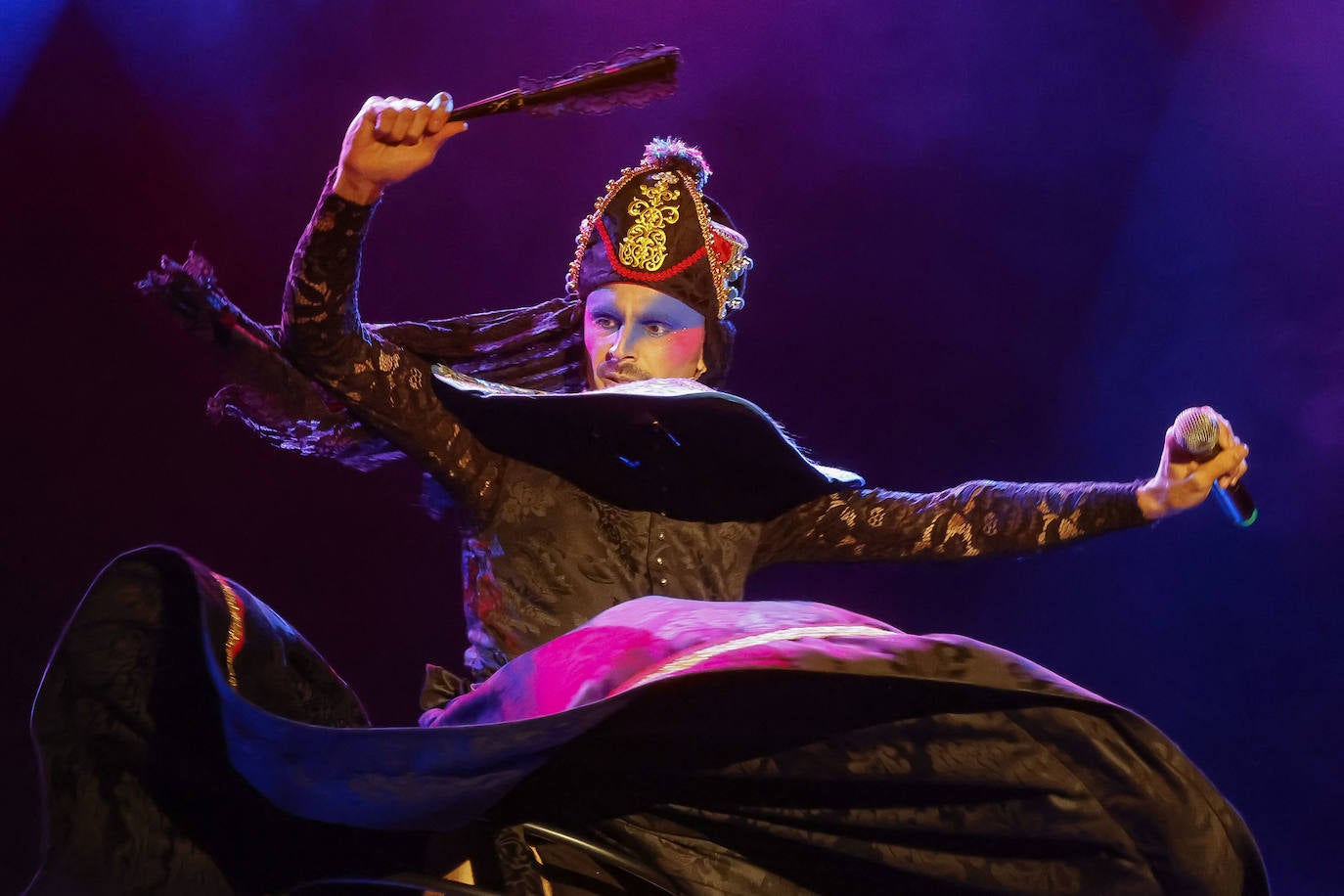 Fiestón con zarzuela de Rodrigo Cuevas