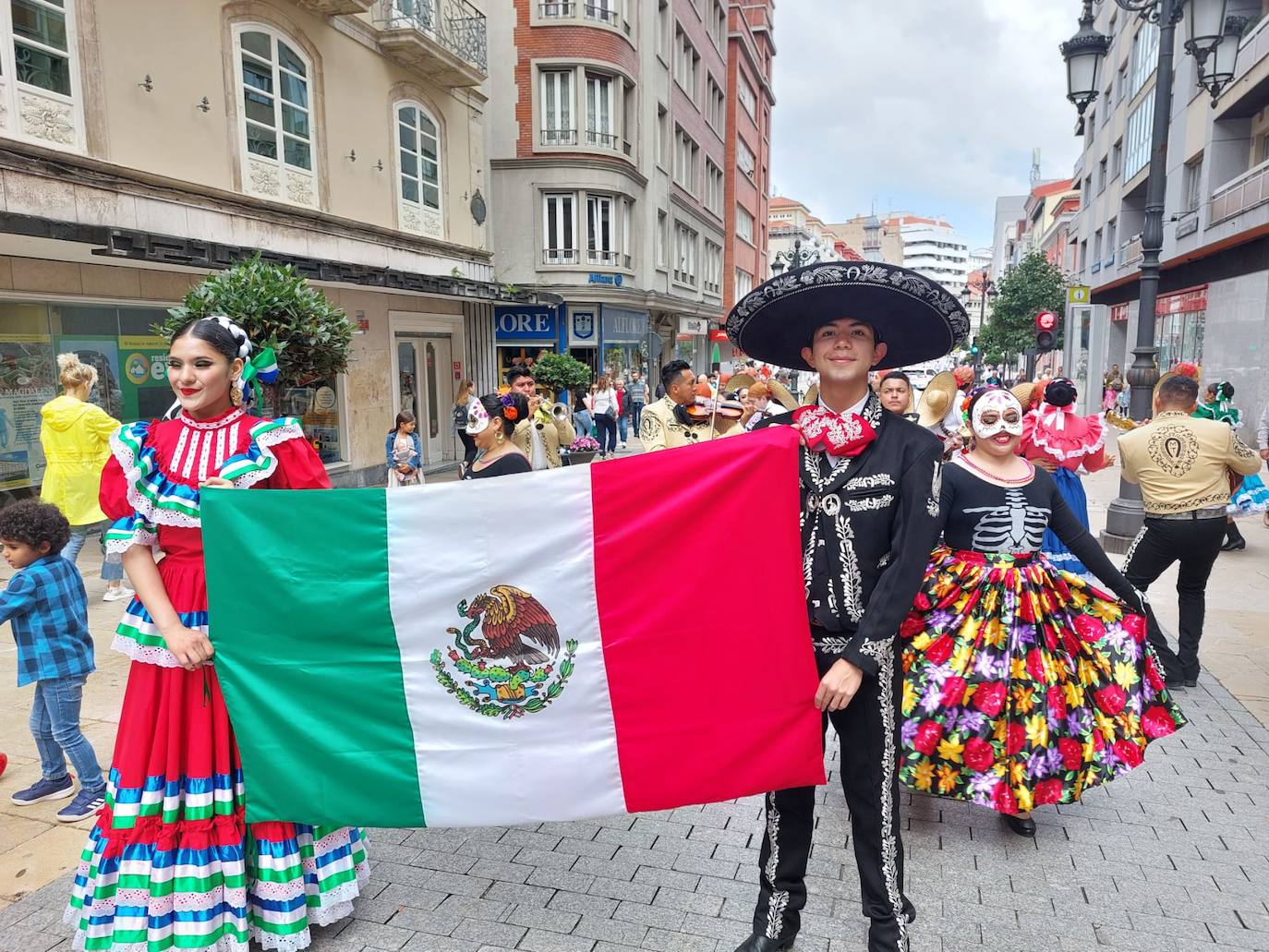 El folclórico regresa a las calles